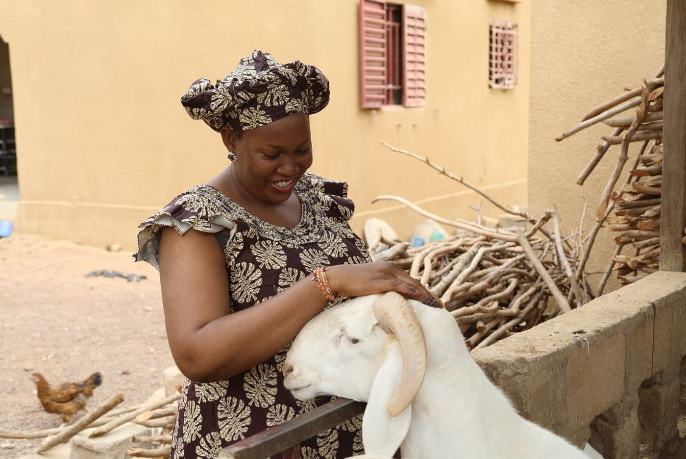 Éleveuse et son petit ruminant, productions animales du MITA 2026